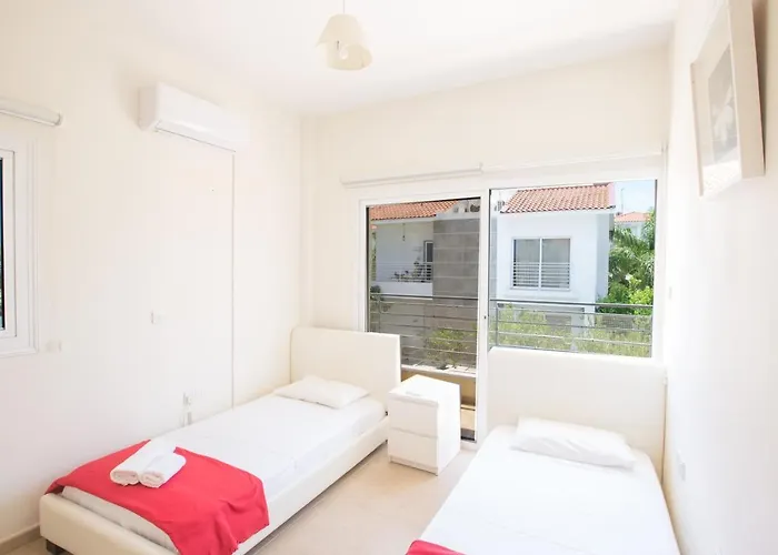 Delfini Dv8 Protaras